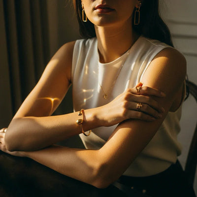 シンプルなゴールドマルリーバングル