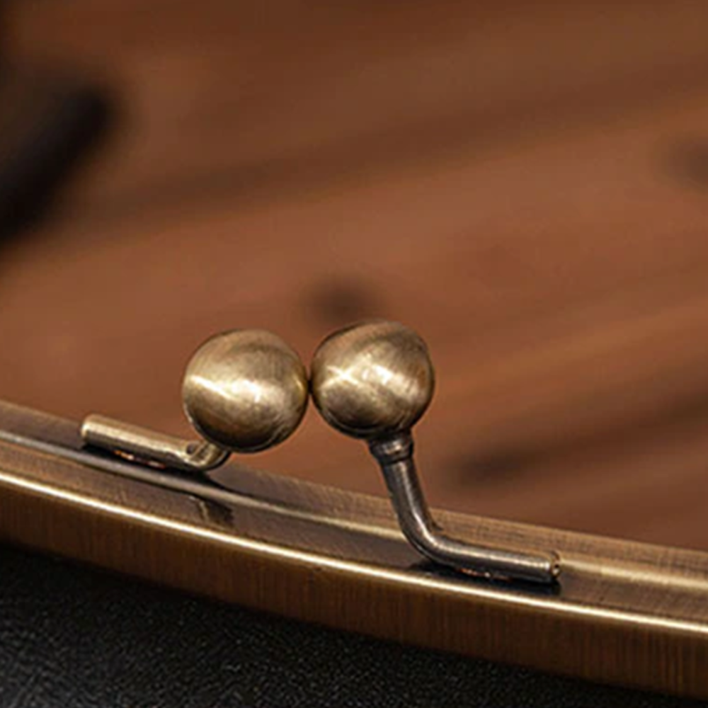 ヴィンテージキスロックバッグ - レトロスタイルの必需品