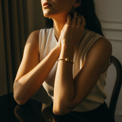 シンプルなゴールドマルリーバングル