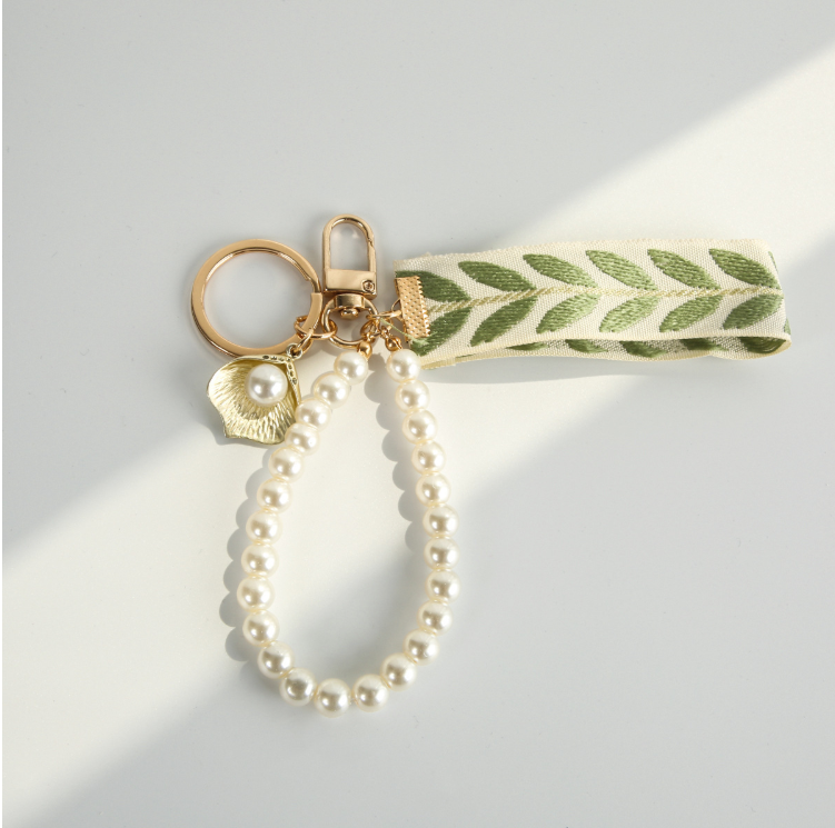 パールウィムジータッセルバッグチャーム