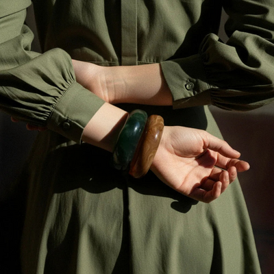 秋のジュリアナ彫刻ブレスレット