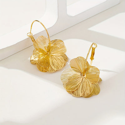 ゴールドの穴あきイヤリング