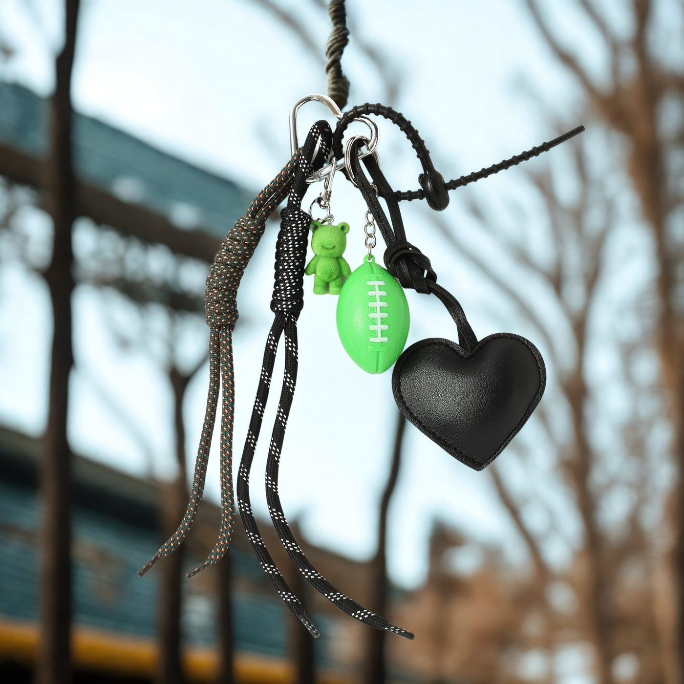 グリーンラグビー テディ＆ブラックハートチャームバッグ