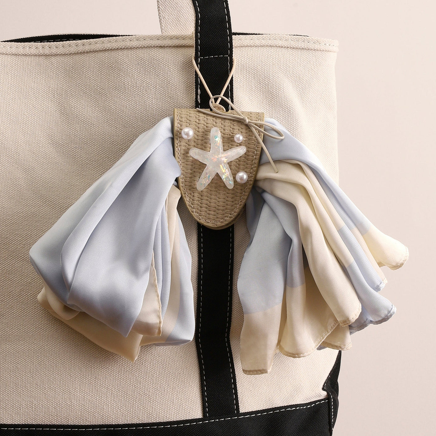 バケーション準備完了 サングラスとスカーフホルダーバッグチャーム