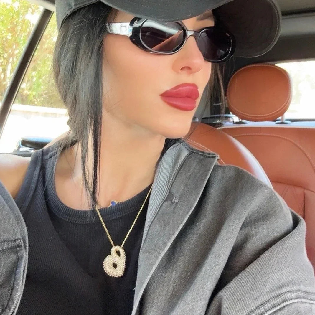 イニシャルダイヤモンドネックレス