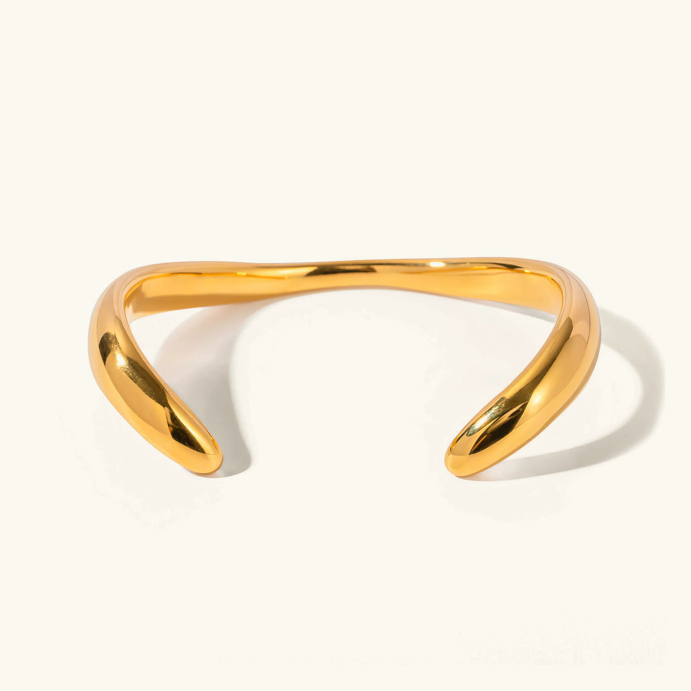 現代的なドリオーアナのゴールドバングル