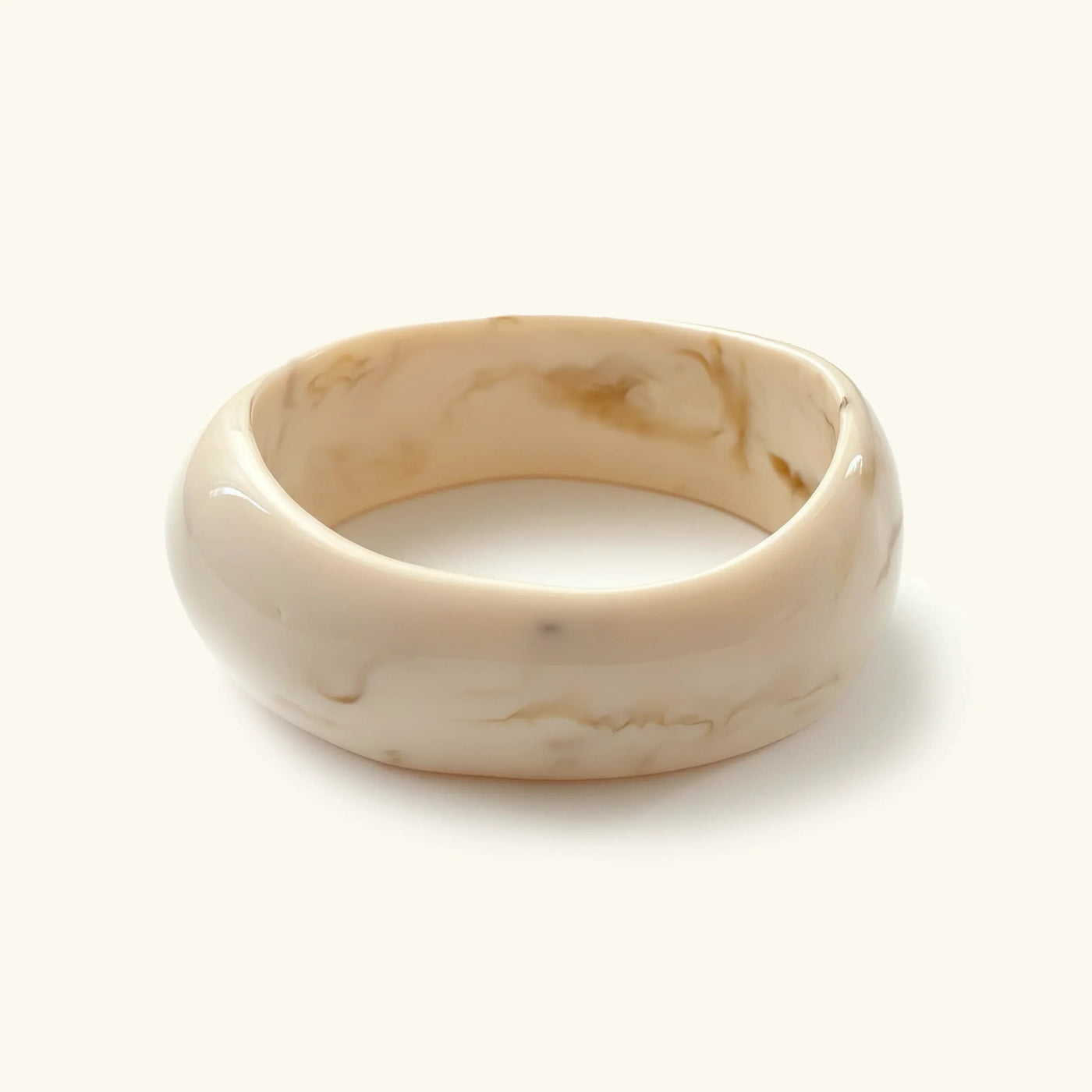 秋のジュリアナ彫刻ブレスレット