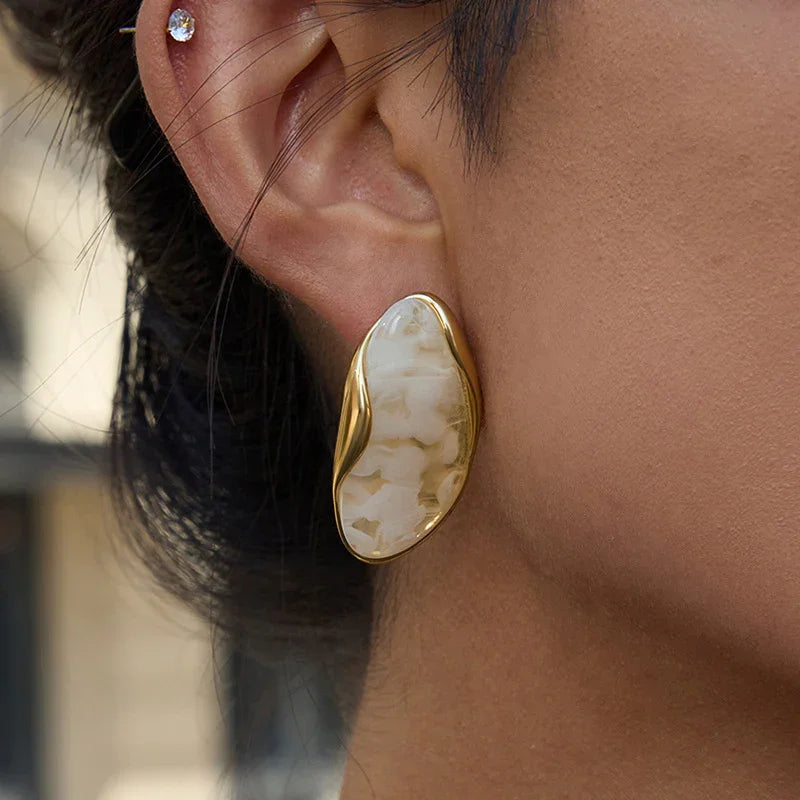 アメリスの宝石でできたイヤリング