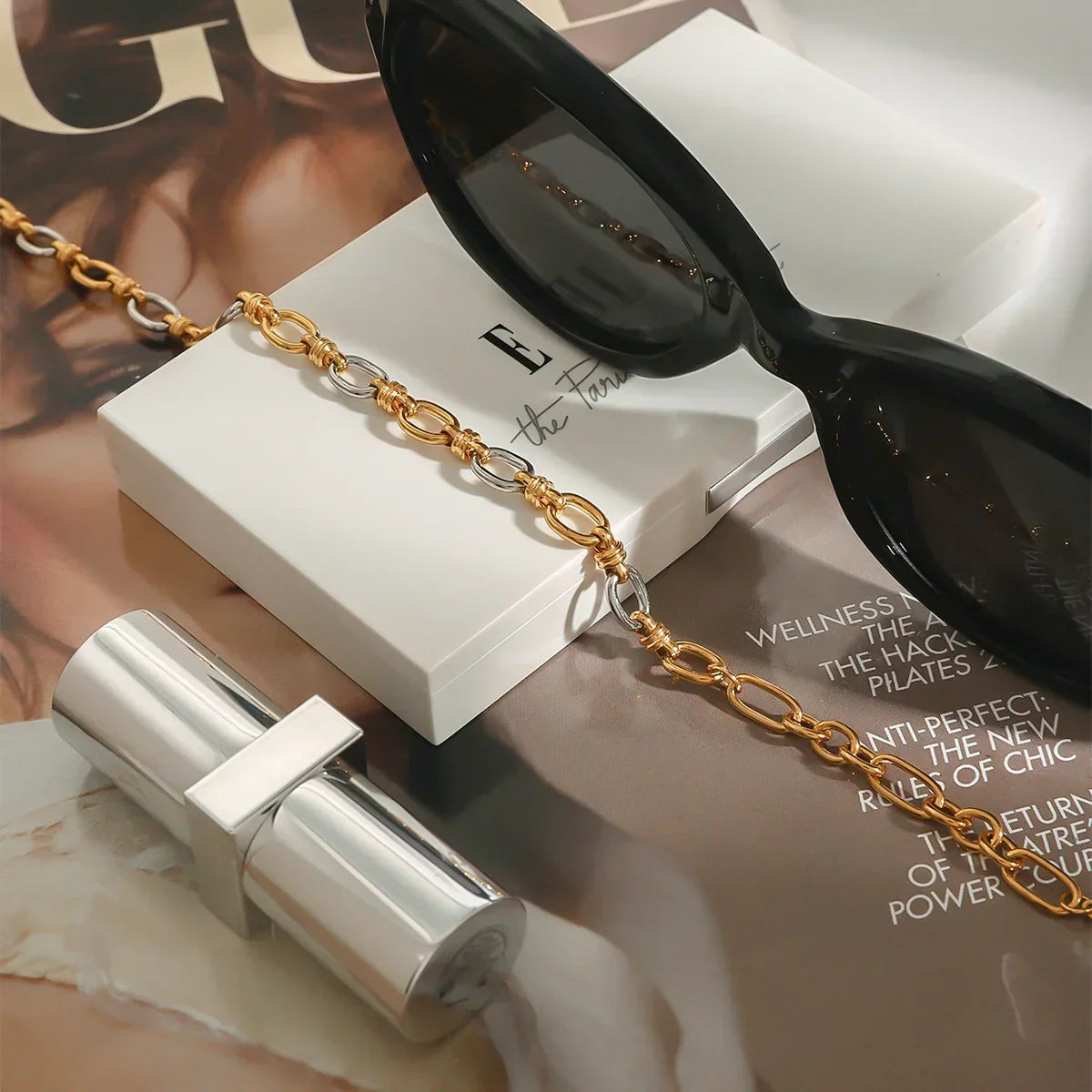 二色のゴールドデザインのアディソンブレスレット