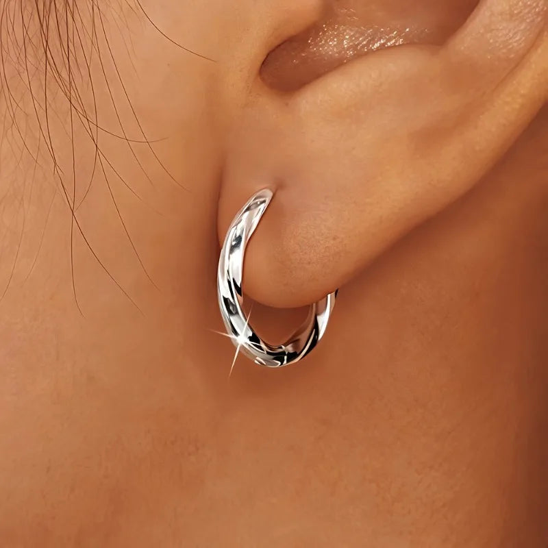 シンプルなジオメトリックピアス