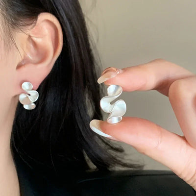 18金コーティングのスターリングシルバー花のイヤリング