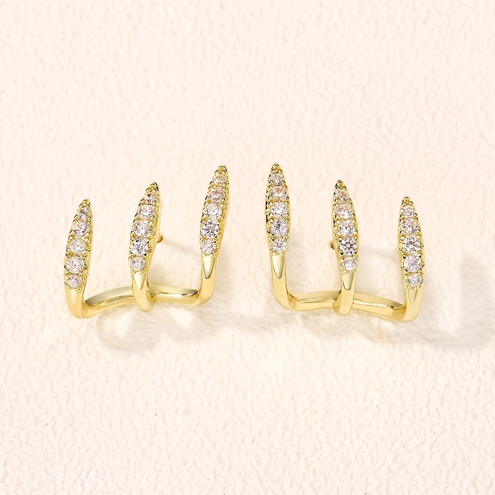 宝石で飾られた三つ爪のエレガントなイヤリング