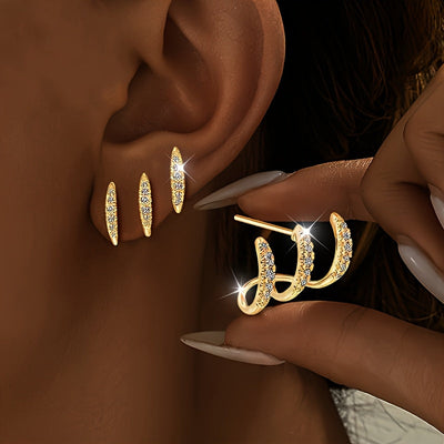 宝石で飾られた三つ爪のエレガントなイヤリング