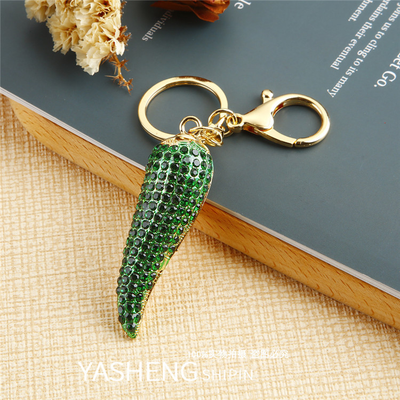 スタッズ付きレッドチリバッグと財布チャーム