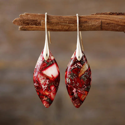 天然石の涙型イヤリング